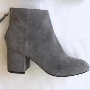 Steve Madden CYNTHIA Gray Suede Ankle Booties Sz 9